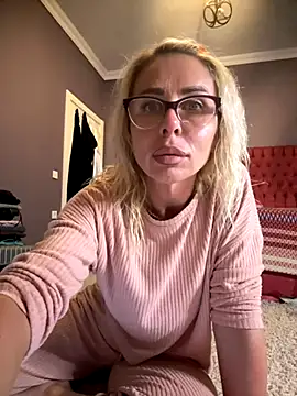 Snapshot of ElenabonyX chatting on November 13, 2025, 7:35 pm ElenabonyX online show from November 13, 2025, 7:35 pm