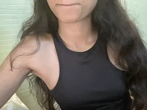 Snapshot of youngriri2 chatting on November 10, 2025, 8:57 am youngriri2 online show from November 10, 2025, 8:57 am