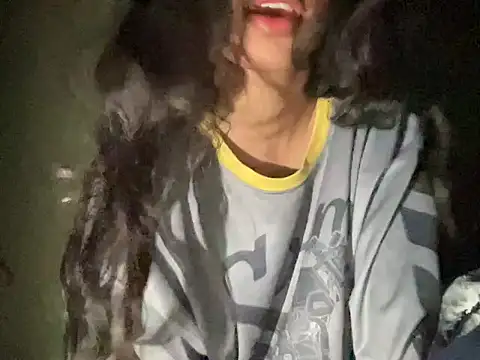 Snapshot of youngriri2 chatting on November 15, 2025, 6:48 pm youngriri2 online show from November 15, 2025, 6:48 pm