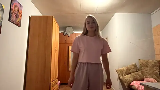 Snapshot of TeresaGrigg chatting on October 11, 2025, 12:15 pm TeresaGrigg online show from October 11, 2025, 12:15 pm