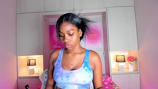 MaraBaker online show from November 28, 2025, 12:41 pm