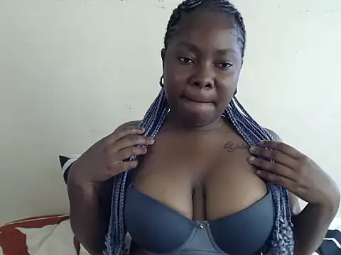 Snapshot of Yolaqueen04 chatting on October 14, 2025, 5:52 am Yolaqueen04 online show from October 14, 2025, 5:52 am