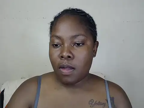 Snapshot of Yolaqueen04 chatting on October 23, 2025, 7:34 pm Yolaqueen04 online show from October 23, 2025, 7:34 pm