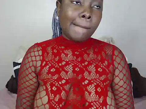 Snapshot of Yolaqueen04 chatting on October 27, 2025, 4:33 pm Yolaqueen04 online show from October 27, 2025, 4:33 pm