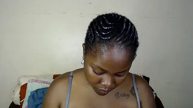 Snapshot of Yolaqueen04 chatting on October 28, 2025, 5:04 pm Yolaqueen04 online show from October 28, 2025, 5:04 pm