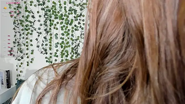 Snapshot of sweet_and_flirt chatting on October 31, 2025, 7:09 am sweet and flirt online show from October 31, 2025, 7:09 am