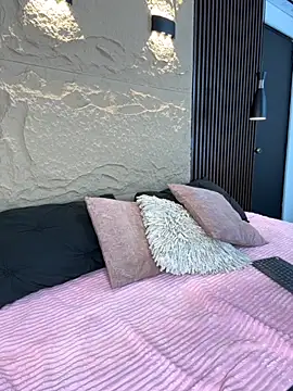 Snapshot of GenesisBlaze chatting on November 25, 2025, 6:19 pm GenesisBlaze online show from November 25, 2025, 6:19 pm