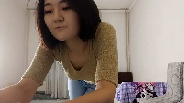 Lyndasilk online show from December 1, 2025, 4:23 pm