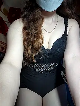 LeanaLy online show from October 16, 2025, 2:45 am