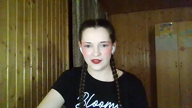 AmeliieLaFleur online show from February 5, 2026, 8:13 pm