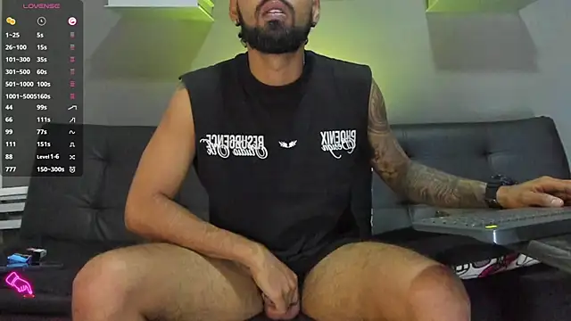 Snapshot of black_kameron_ chatting on October 28, 2025, 7:01 am black kameron online show from October 28, 2025, 7:01 am