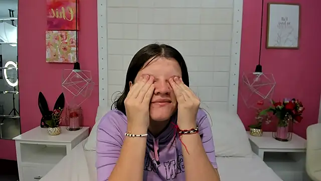 mia sweetie0 online show from December 3, 2025, 12:14 pm