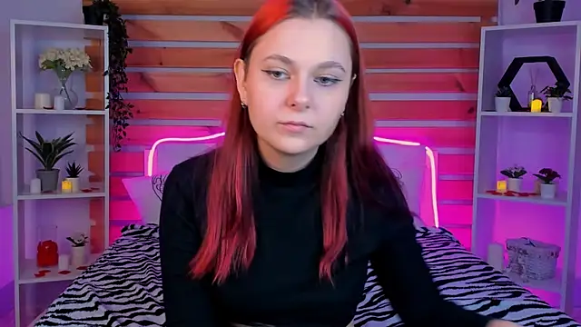 ChloeLewisss online show from December 3, 2025, 1:57 am