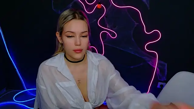 Snapshot of Eva_Mooor chatting on October 31, 2025, 3:18 am Eva Mooor online show from October 31, 2025, 3:18 am