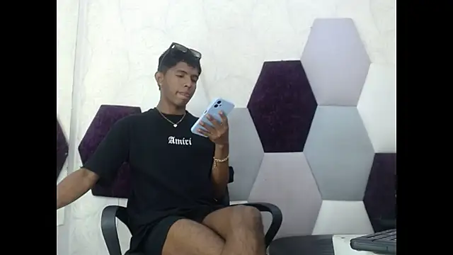 Snapshot of Mick_storm chatting on February 17, 2026, 6:47 pm Mick storm online show from February 17, 2026, 6:47 pm