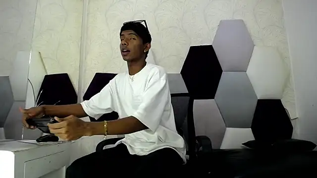 Snapshot of Mick_storm chatting on February 25, 2026, 7:12 pm Mick storm online show from February 25, 2026, 7:12 pm