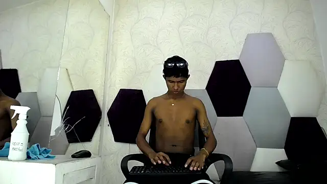 Snapshot of Mick_storm chatting on February 26, 2026, 7:35 pm Mick storm online show from February 26, 2026, 7:35 pm