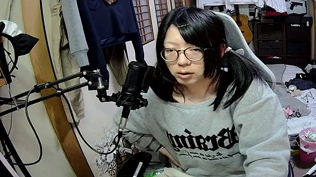 Snapshot of harinyanxxx chatting on February 25, 2026, 3:43 pm harinyanxxx online show from February 25, 2026, 3:43 pm