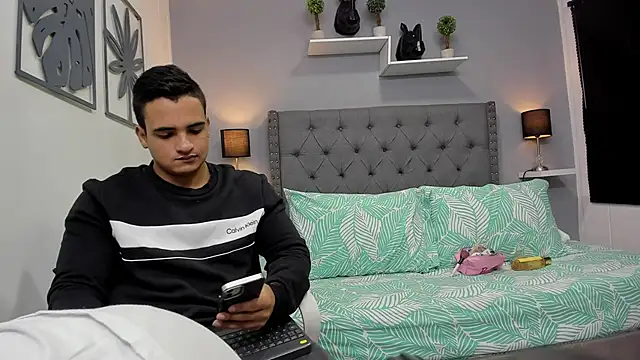 Snapshot of violeta_and_maxx chatting on October 28, 2025, 2:48 am violeta and maxx online show from October 28, 2025, 2:48 am