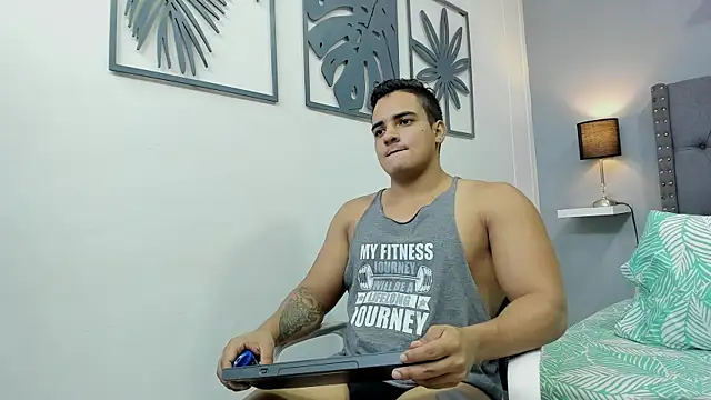 Snapshot of violeta_and_maxx chatting on October 30, 2025, 2:02 am violeta and maxx online show from October 30, 2025, 2:02 am