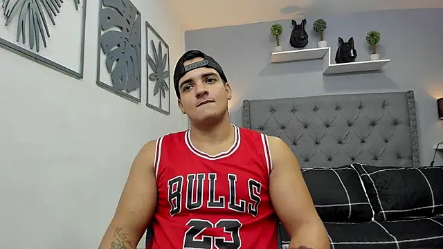 Snapshot of violeta_and_maxx chatting on November 3, 2025, 9:05 pm violeta and maxx online show from November 3, 2025, 9:05 pm