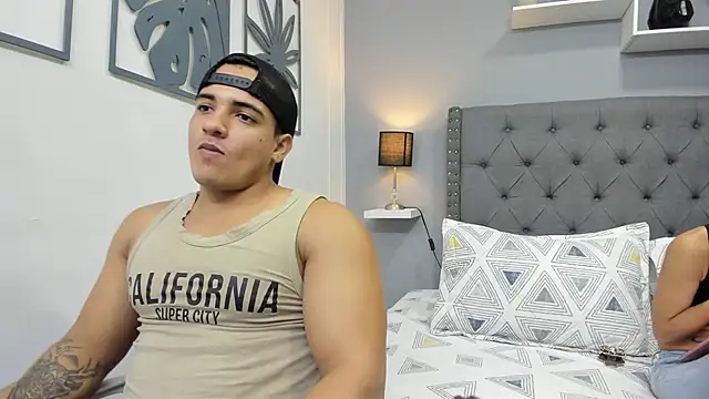 Snapshot of violeta_and_maxx chatting on November 25, 2025, 1:05 am violeta and maxx online show from November 25, 2025, 1:05 am