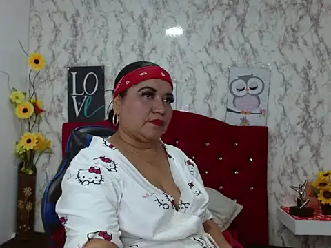 Snapshot of _Danna_Milf_ chatting on November 15, 2025, 12:56 pm Danna Milf online show from November 15, 2025, 12:56 pm