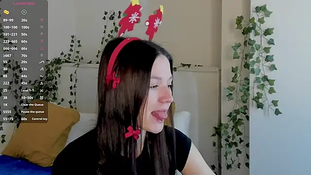 ChillGato online show from December 15, 2025, 1:32 am