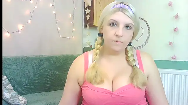 Snapshot of NikiLeex27 chatting on October 14, 2025, 6:36 am NikiLeex27 online show from October 14, 2025, 6:36 am