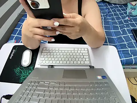 Snapshot of Hanna_Mina chatting on November 2, 2025, 1:52 am Hanna Mina online show from November 2, 2025, 1:52 am