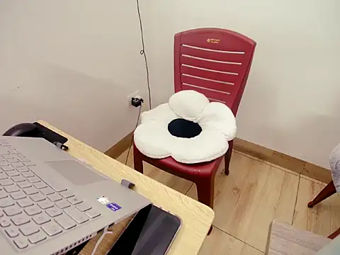 Snapshot of Hanna_Mina chatting on November 8, 2025, 2:01 am Hanna Mina online show from November 8, 2025, 2:01 am