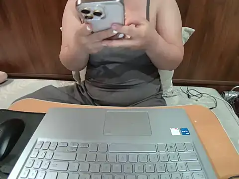 Hanna Mina online show from December 5, 2025, 2:42 am