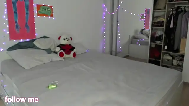 Snapshot of len_be chatting on October 24, 2025, 11:06 am len be online show from October 24, 2025, 11:06 am