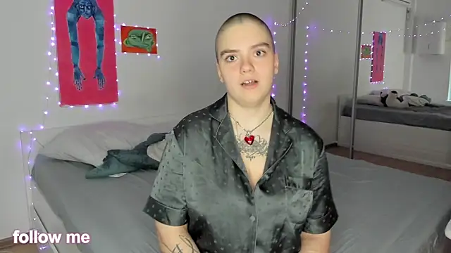 Snapshot of len_be chatting on November 3, 2025, 11:11 am len be online show from November 3, 2025, 11:11 am