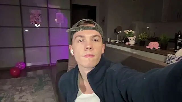 Jeremy1Scott online show from November 25, 2025, 3:28 am