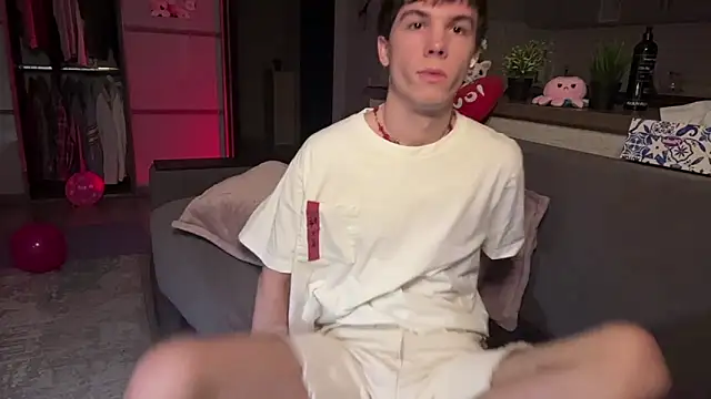 Jeremy1Scott online show from December 2, 2025, 9:43 pm