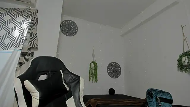 Snapshot of Hotblosson chatting on October 24, 2025, 2:35 pm Hotblosson online show from October 24, 2025, 2:35 pm