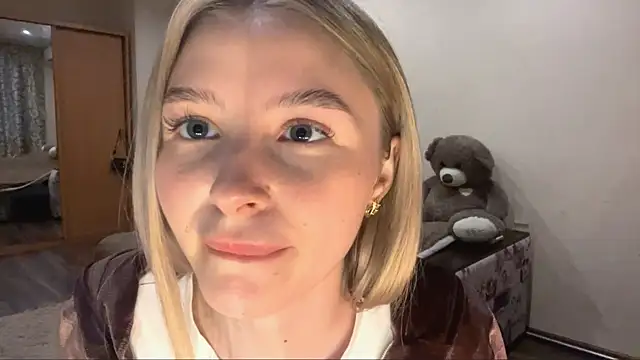 Snapshot of VictoriaMystery chatting on October 18, 2025, 2:29 pm VictoriaMystery online show from October 18, 2025, 2:29 pm