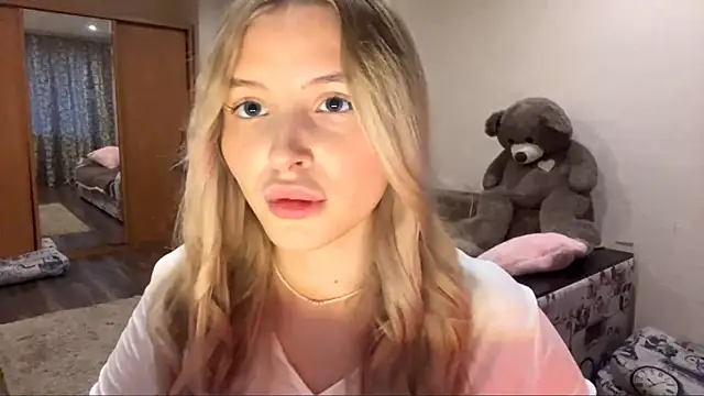 Snapshot of VictoriaMystery chatting on October 24, 2025, 2:13 pm VictoriaMystery online show from October 24, 2025, 2:13 pm