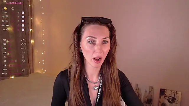 Lilith Sora online show from November 30, 2025, 2:48 am