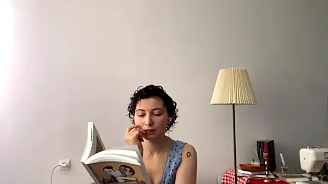 Snapshot of AlyseDietrich chatting on October 13, 2025, 7:41 am AlyseDietrich online show from October 13, 2025, 7:41 am