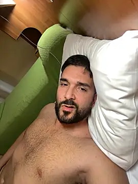 ReDiBastoni90 online show from October 14, 2025, 9:26 pm