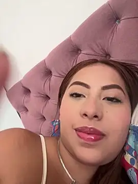 Snapshot of Emily_Joee chatting on October 25, 2025, 3:51 pm Emily Joee online show from October 25, 2025, 3:51 pm