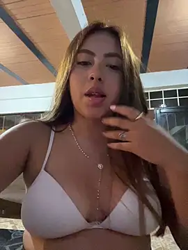 Snapshot of Emily_Joee chatting on November 2, 2025, 4:37 am Emily Joee online show from November 2, 2025, 4:37 am