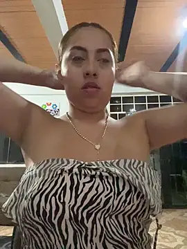 Snapshot of Emily_Joee chatting on November 4, 2025, 12:43 am Emily Joee online show from November 4, 2025, 12:43 am