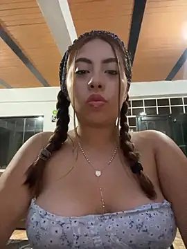 Snapshot of Emily_Joee chatting on November 7, 2025, 1:05 am Emily Joee online show from November 7, 2025, 1:05 am