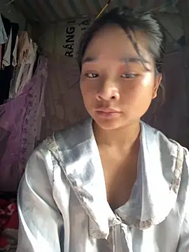 Snapshot of Linh-xxx chatting on October 13, 2025, 6:57 am Linh-xxx online show from October 13, 2025, 6:57 am