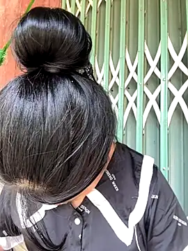 Linh-xxx online show from October 15, 2025, 5:07 am