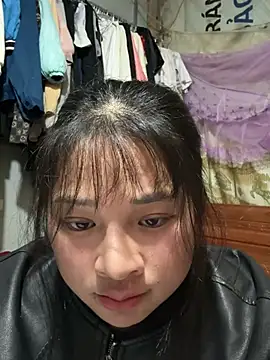 Linh-xxx online show from January 14, 2026, 1:06 pm