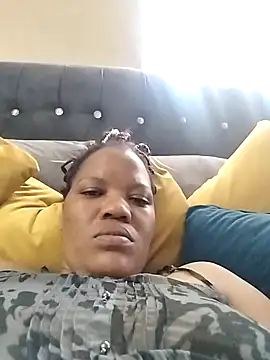 Snapshot of CaramelBoootie chatting on February 9, 2026, 3:49 pm CaramelBoootie online show from February 9, 2026, 3:49 pm